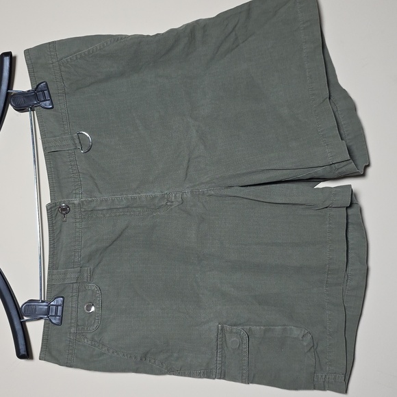 Jones New York Pants - Jones New York Sport Olive Cargo Shorts
